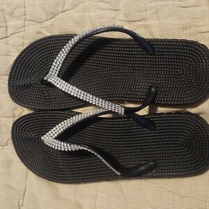 Women's Size 5-6 flip flops. NWOT